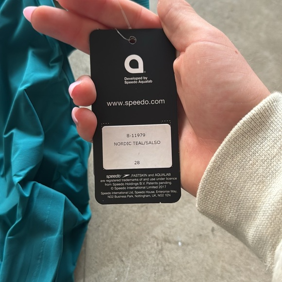 speedo lzr pure valor female size 28 - Picture 4 of 5